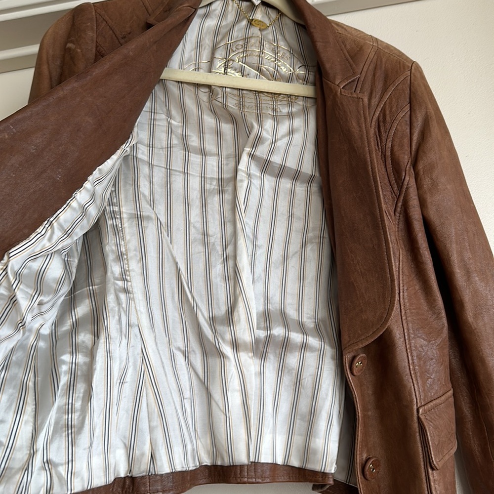 Leather jacket - Picture 10 of 12